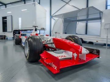 Do kupienia wyścig&oacute;wka z debiutu Toyoty w Formule 1